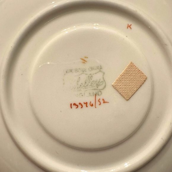 Vintage SHELLEY IVORY SUMMER GLORY CHINTZ CUP AND SAUCER WITH GOLD TRIM - Picture 8 of 9